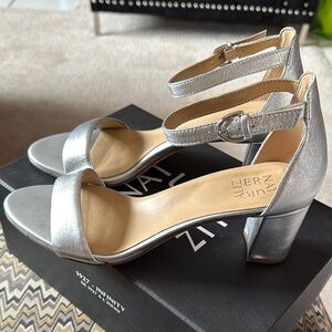 Naturalized True Colors Vera Sandal